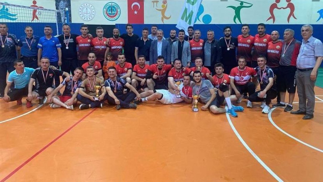 Yeşilay İlçe Temsilciliği tarafından kurumlar arası düzenlenen voleybol müsabakaları