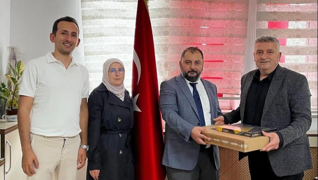 Akkuş Devlet Hastanesi Başhekimi Mehmet Raşit BAYAZIT, Hastane Müdürü Halise EROĞLU ve Müdür Yardımcısı Sebahattin SARIER kurumumuzu ziyaret ettiler.